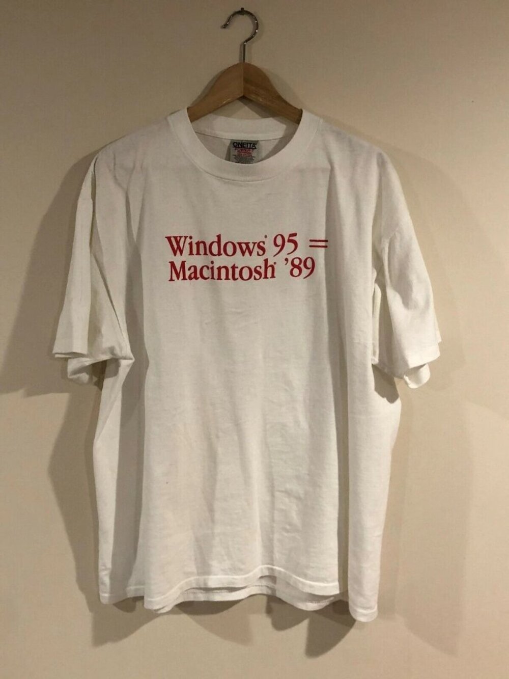 100% Authentic 1995 Apple 'Macintosh '89 = Windows 95' Diss T-shirt Size XL VTG